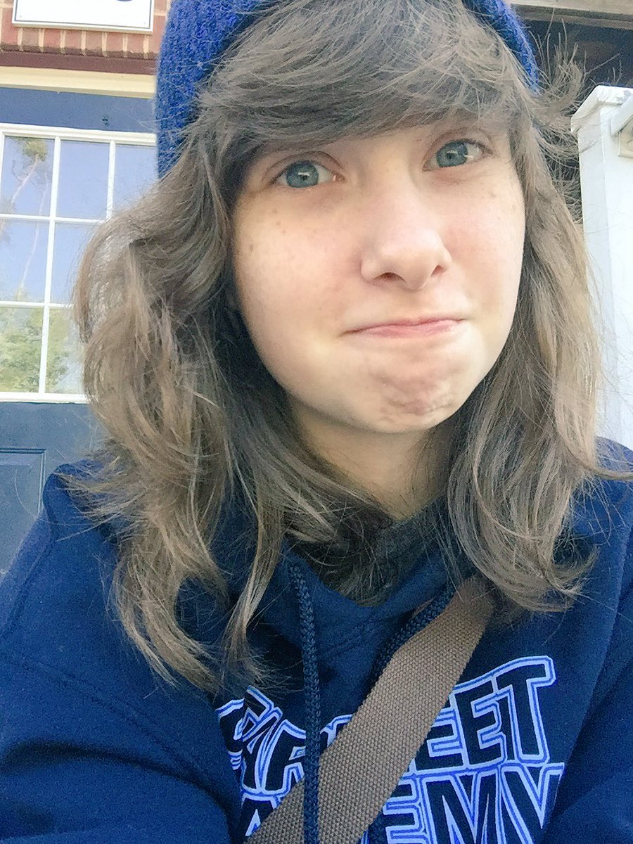 lunastris's tweet photo. some actually cute selfies from graduation day since all the ones in my gown were ehh https://t.co/tFxpucOyJ2