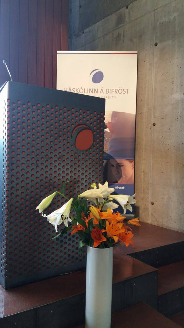 Rúmlega 120 nemendur útskrifast frá Háskólanum á Bifröst í dag. #bifrostu