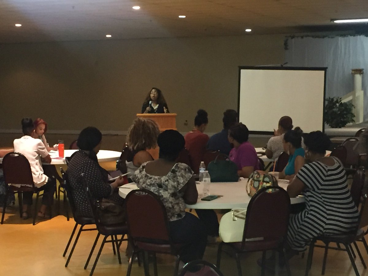 chantellym's tweet image. Attorney Tia Smith talking Estate Planning.  #FinancialLiteracy  #AKA1908 #KappaOmega