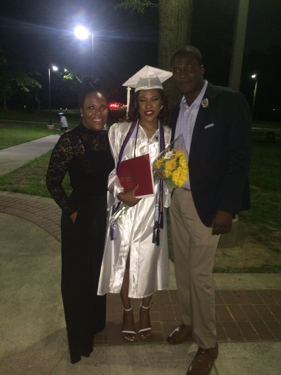 Annayyya's tweet photo. the feeling is still unreal but it's over🙌🏾😭… it's finally over and I did it😁 https://t.co/J8c3l4hq7n