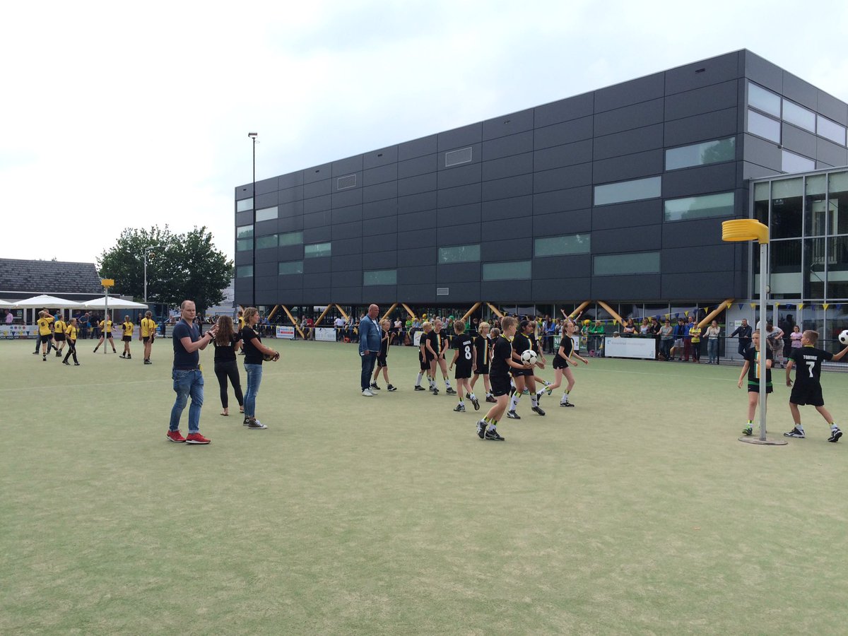 NKD_2016's tweet image. De teams maken zich op voor de finale! @HKV_Eibernest - @kvwoudenberg #nkd2016