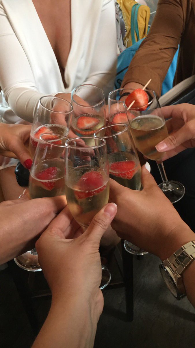 Alice_H10's tweet photo. @Moet_UK https://t.co/IgX1L5e2Kx