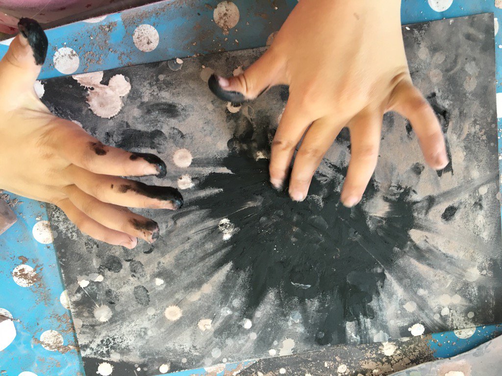 carlier_alison's tweet photo. Explosive drawing at Family Saturdays #AspexArtist https://t.co/iysofXWIAZ