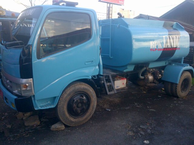 LanduRescue's tweet photo. Tinggal ban aja lagi sudah siap jalan unit tengki, semoga ada donatur yang baik hati hehe https://t.co/Eio50afLbe
