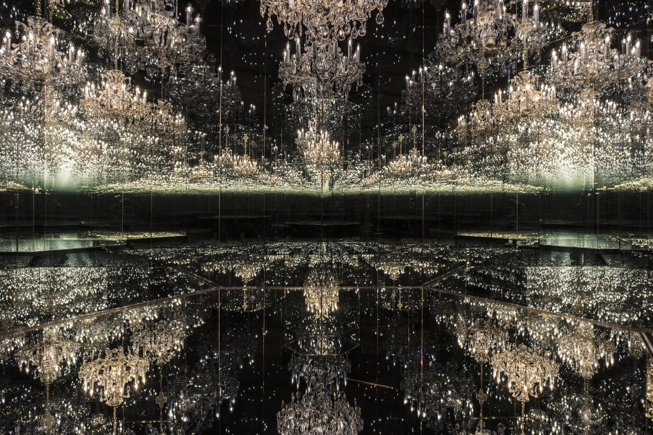 Llamasvalley's tweet photo. Yayoi Kusama creates infinite installations: https://t.co/WaHi3Sbg61 https://t.co/FHJQVsPmSi