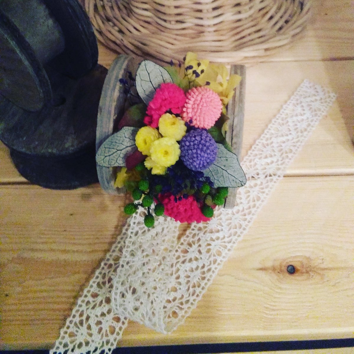 ritaflowersbcn's tweet photo. Learning!Aprendiendo!Aprenent! #BrazaleteDeFloresPreservadas #EagersBarcelona #EtsySP #WeddingBloggers #FlorsBCN https://t.co/79jbuZaI0c