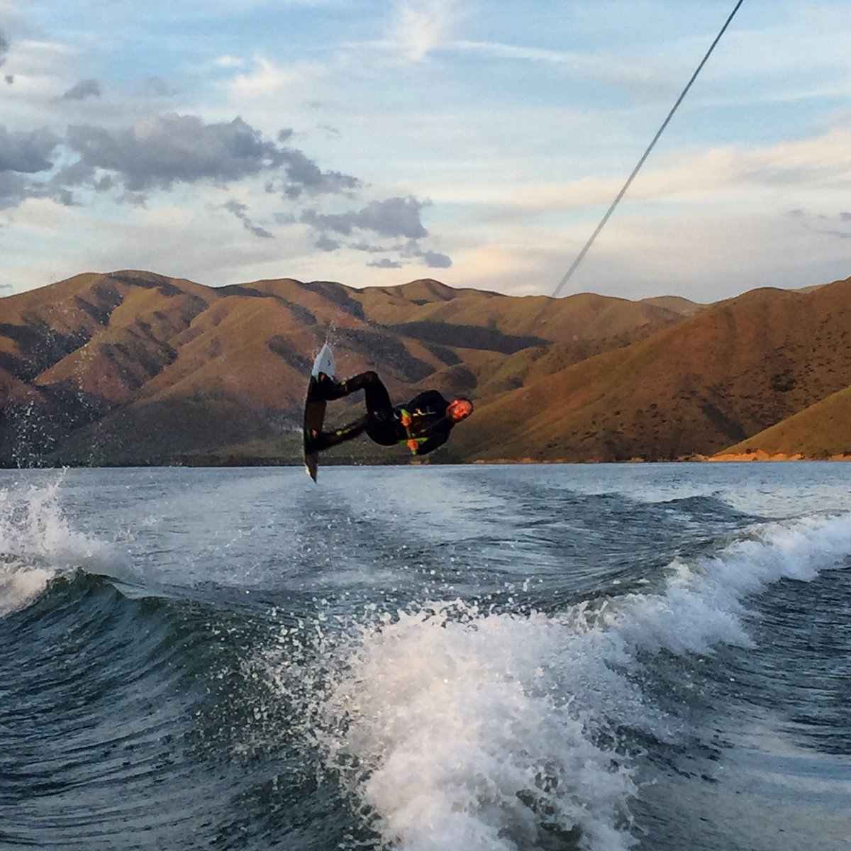HopHntrChrncles's tweet photo. #theloveboat#boatsandbrews#thisisboise#sunsoutbunsout#luckypeak #thegoodlife#wakesurf#hhc#hophunterchronicles https://t.co/ALqVqjNevC