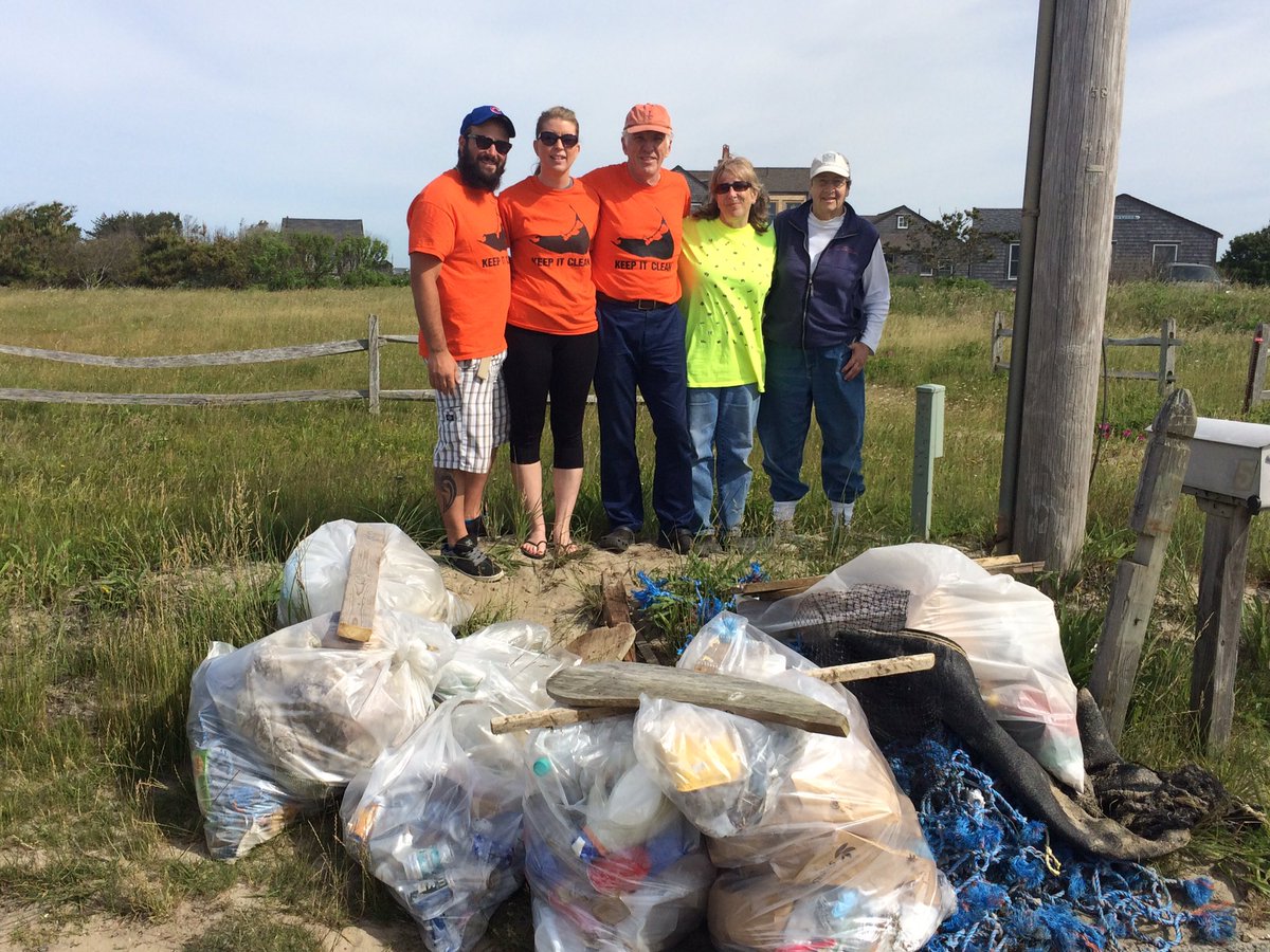GibsonLibby's tweet photo. @CleanTeam picked up in Madaket today - medium crowd, big haul #keepackclean Good seeing you Mr Clean! (middle) https://t.co/XhtWOZ6FSj
