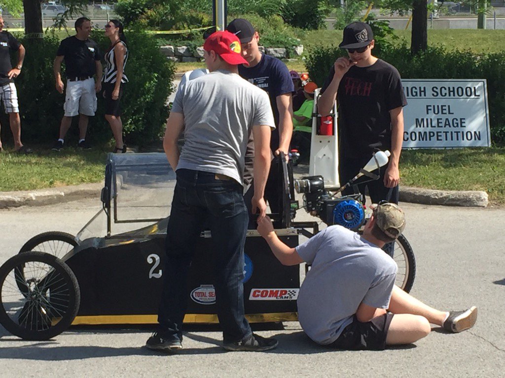 slhscience's tweet photo. Getting ready for Super Mileage @dsbn last minute preps for @SouthLincolnHS https://t.co/Evs91NkePq