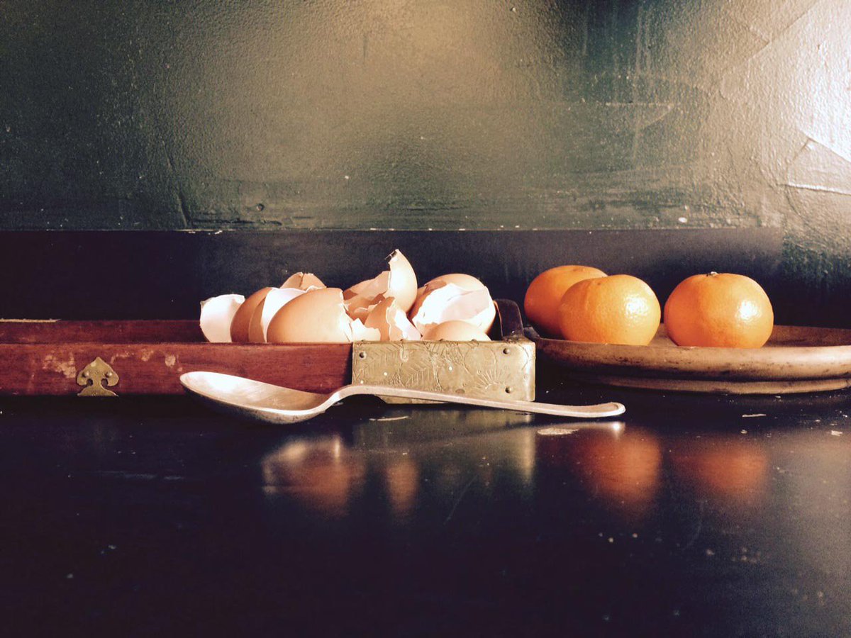 artistaco's tweet photo. New #stilllife #photography from New York artist Claire Bush! https://t.co/sDZSDuRZ32 https://t.co/H4shPiWvwX