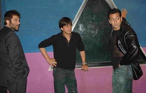 SRKUniverseAz's tweet photo. #bollywoodflashback #anilkapoor #shahrukhkhan #salmankhan #bollywood #bollywoodflashbacks https://t.co/DY4BWMr2Yy