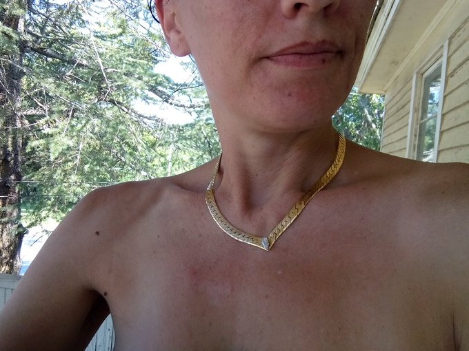 So 🔥 after 🚿 I stepped outside on my balcony and catching a nice breeze I don't care if I am naked in