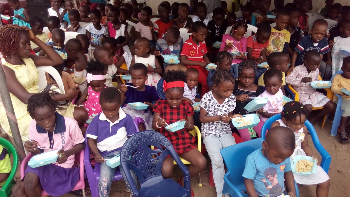 cgmreloaded's tweet photo. #PEOPLEHELPINGPEOPLE #HelpFair2016 #iOccupy @IdahosaLaurie @AnthonyAisien @pastordavidfeso @EddyOhwofasa https://t.co/2osibqfFif