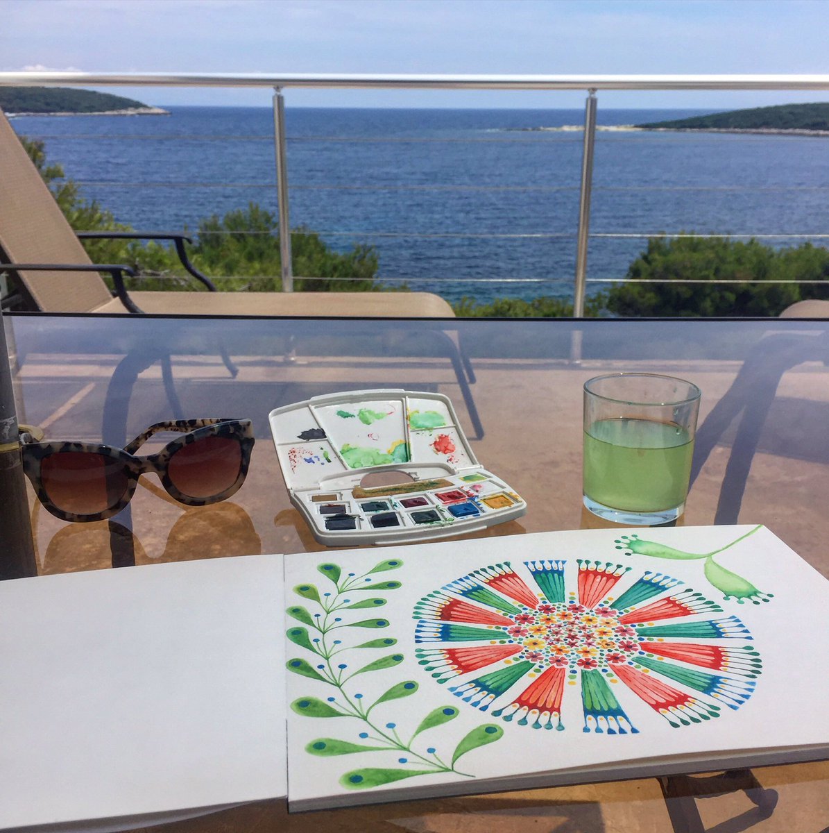 illustrator_eye's tweet photo. After too many months staring at a screen - some #therapeutic #painting -  #watercolour #patternista #plants https://t.co/JY9pbMhhgS