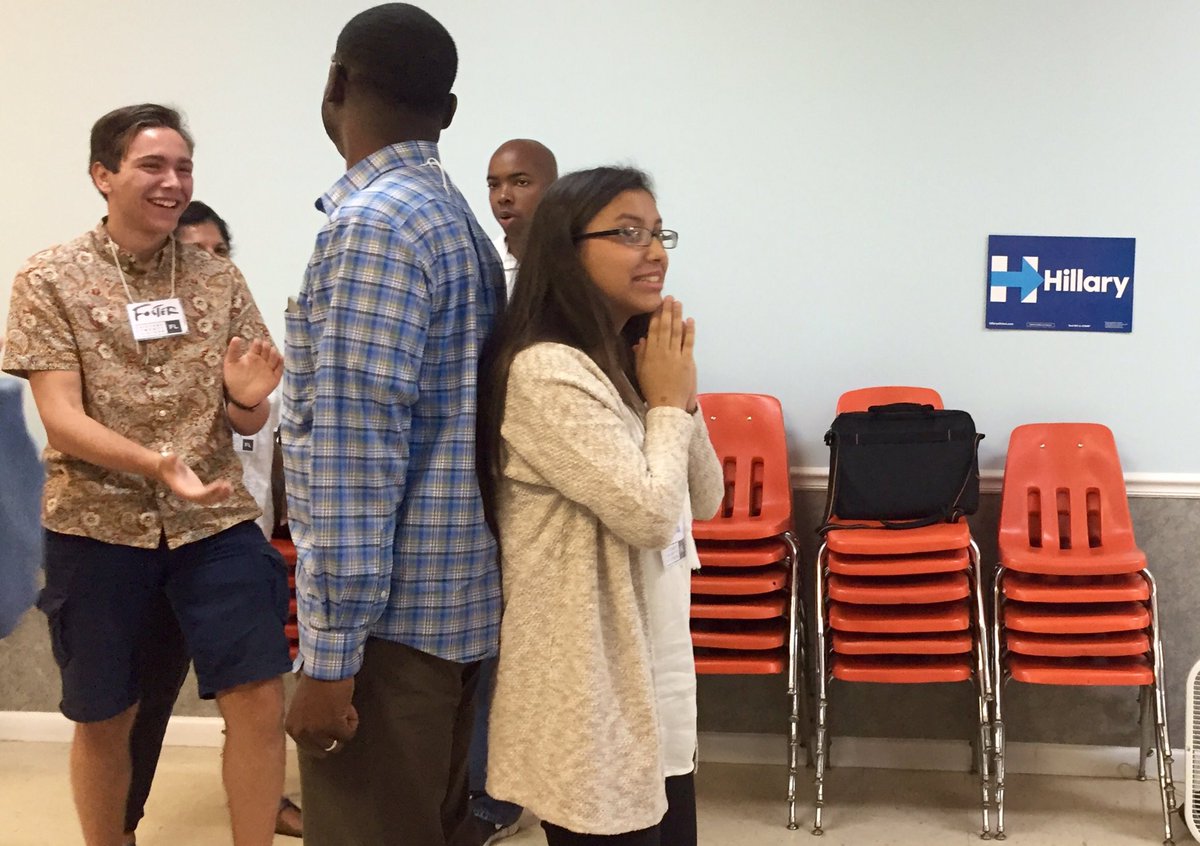 TaniaMejiaE's tweet photo. Getting started with human rock, paper, scissors icebreaker #FLFellows https://t.co/Og8VJ9dkuW