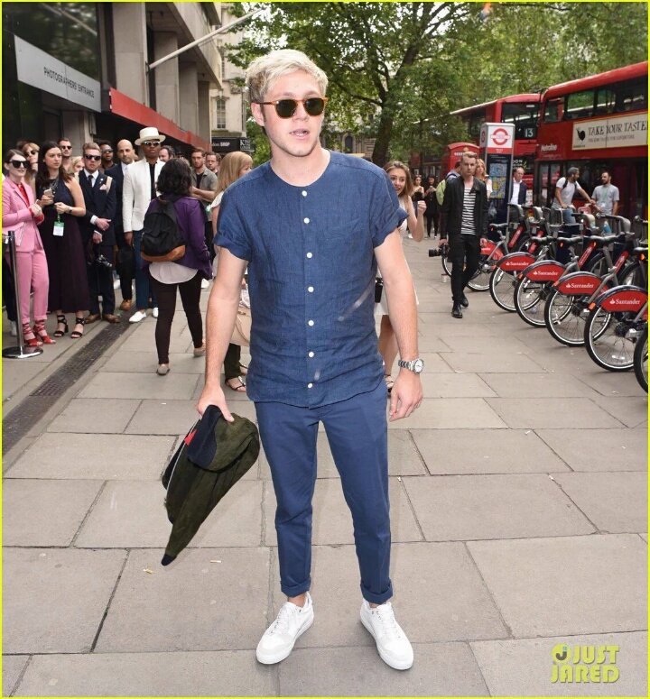 Lyvia1D's tweet photo. #mtvawardsstar one direction https://t.co/PWLSiQKyQe