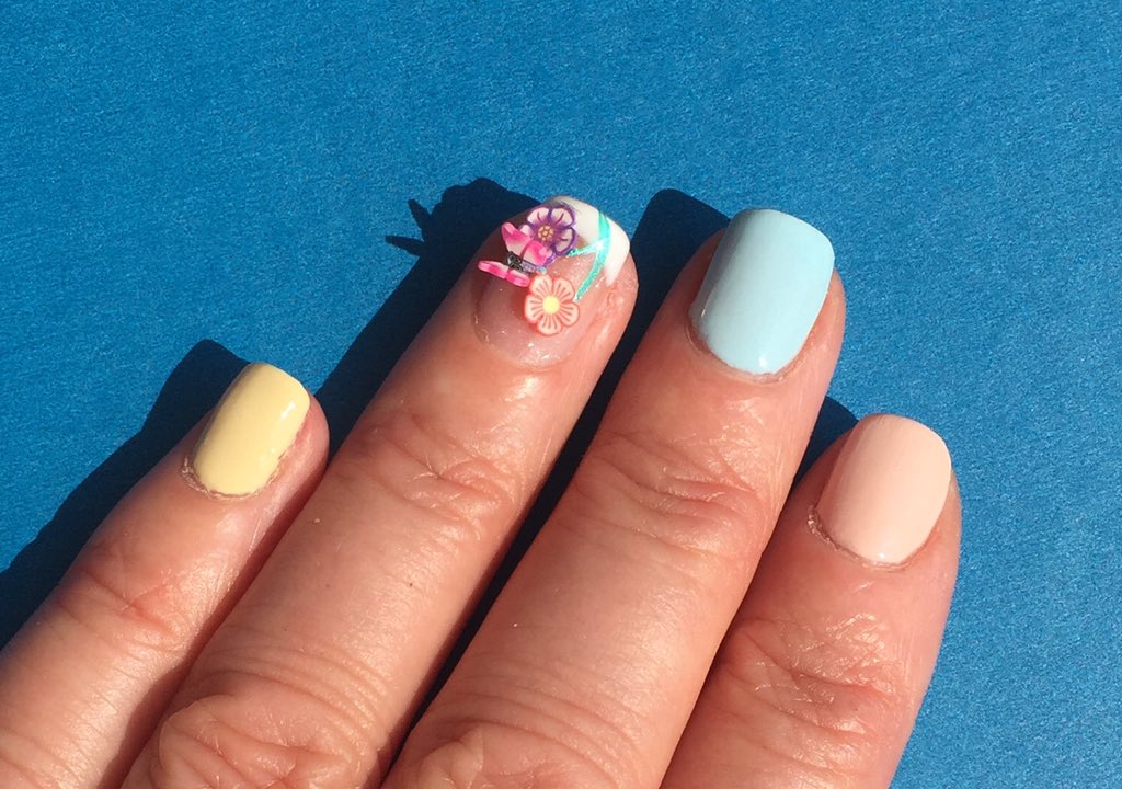 EMitchelle's tweet photo. Peasantly pastel @OPINAILSUK #summerfun #nailart #softshades https://t.co/yhYQBDLI8b