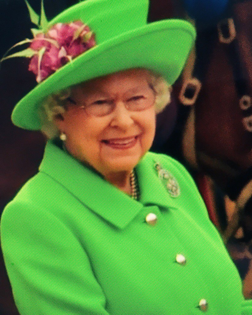 H4ppy 90 t0 t3h qu33n
We &lt;3 the dress!!!!1! #Queens90thBirthday