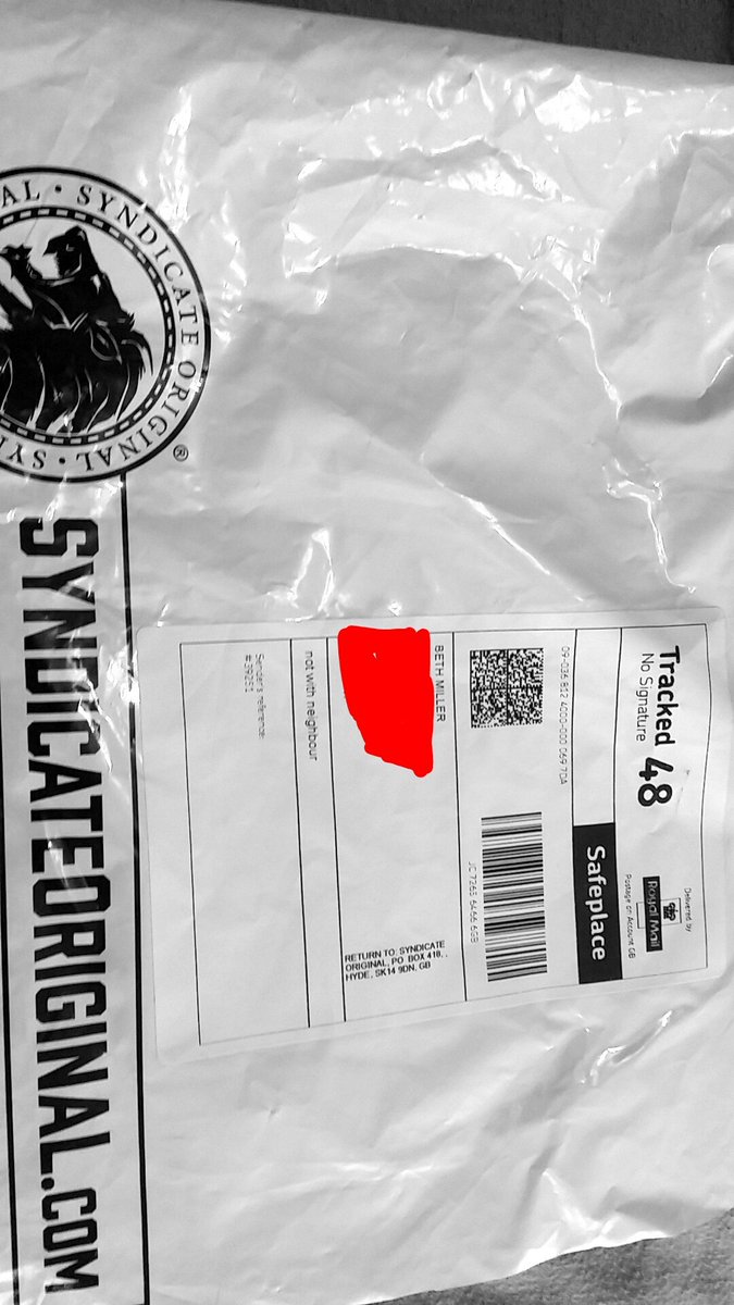 bethie1990's tweet photo. @SyndicateOG Mine and the boyfriends shirts arrived :) :) cant wait too see his face 😀😁 https://t.co/ohIAg0bpP2