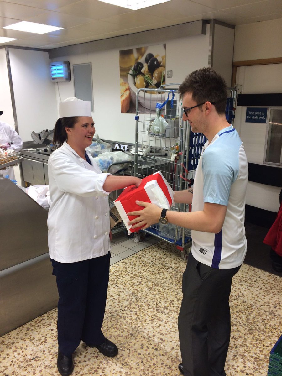 Hayley receiving great customer feedback! And wins a prize from our weekend lucky dip! <a href="/jlingard1989/">James Lingard</a> <a href="/Sim0nDys0n/">Simon Dyson</a> 👍