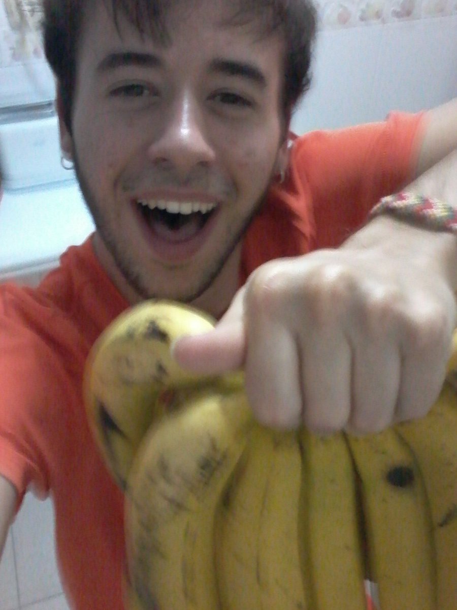 cristobalamoros's tweet photo. Cuando comprar platanos se te va de las manos y compras 6 kilos XDXDXD https://t.co/1yBJAb3mnk