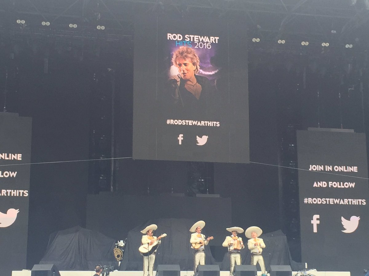 NobesKate's tweet image. #SirRodStewart #greatseats #mexicanbandsupporting #justflownbackfrommexicoforRod #excited #RodStewartHits #cardiff