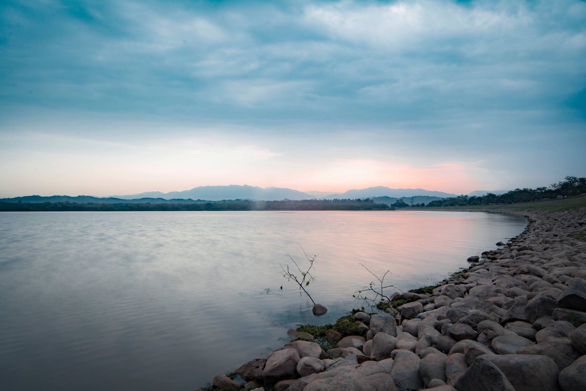 ShootingFrames's tweet photo. #nikon #photography #longexposure #lake #chandigarh #sunrise #clouds #landscape #nature #peace #calm  #goodmorning https://t.co/Cco8ryQ7Ib
