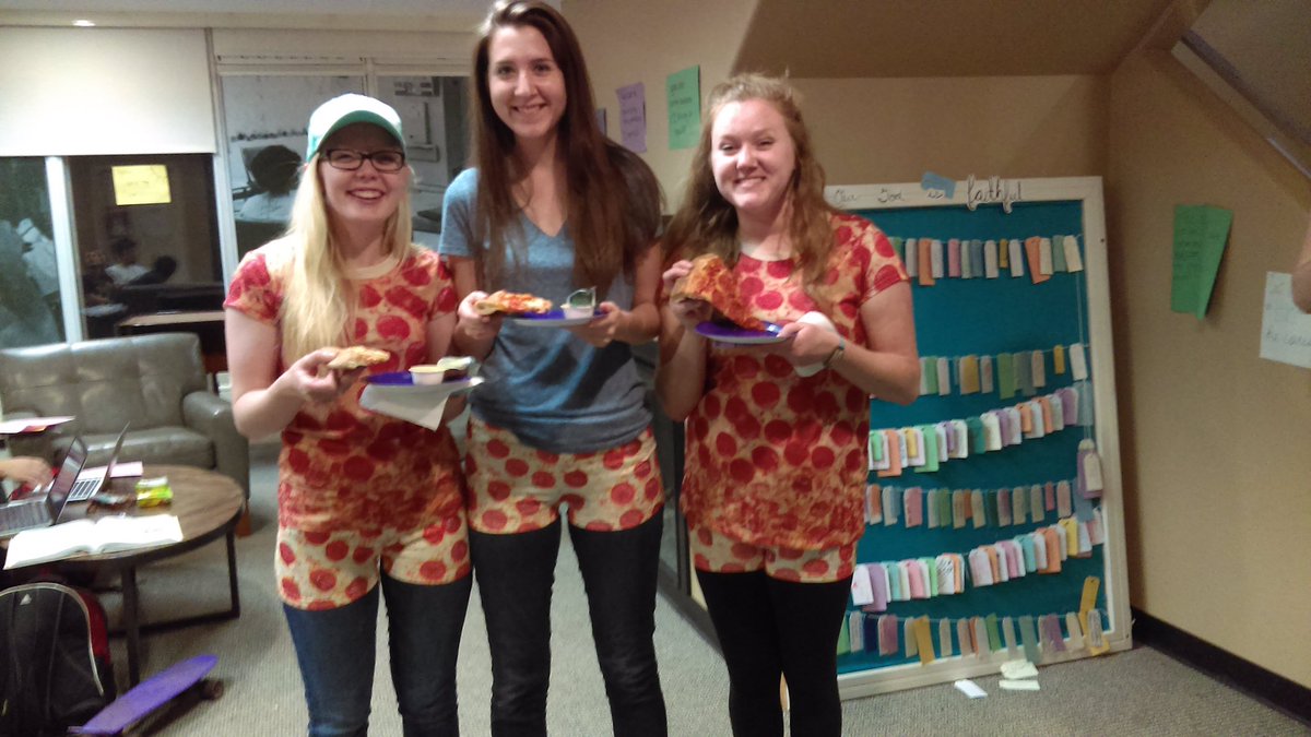 lantz_pantz's tweet photo. #tbt to wearing pizza pants while eating pizza, I want pizza #didntevenknowtwitterwasstillathing https://t.co/xNAdeRbFMv