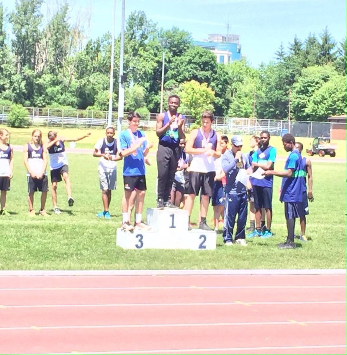 L'équipe de SAM est championne dans la division cadette (8e) et la division combinée (7e/8e)! #SAMathlétisme