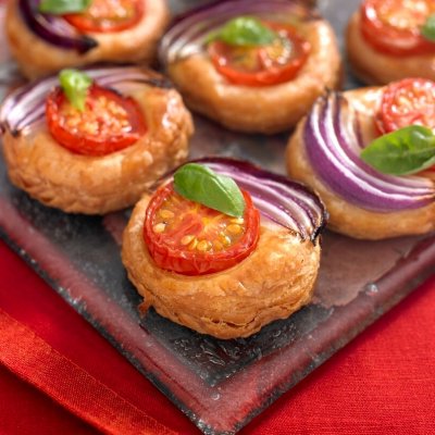 secretsaucecouk's tweet photo. Tomato &amp; red onion galettes, #recipe at https://t.co/PVgQCoTukg https://t.co/uAIQvWbRRx