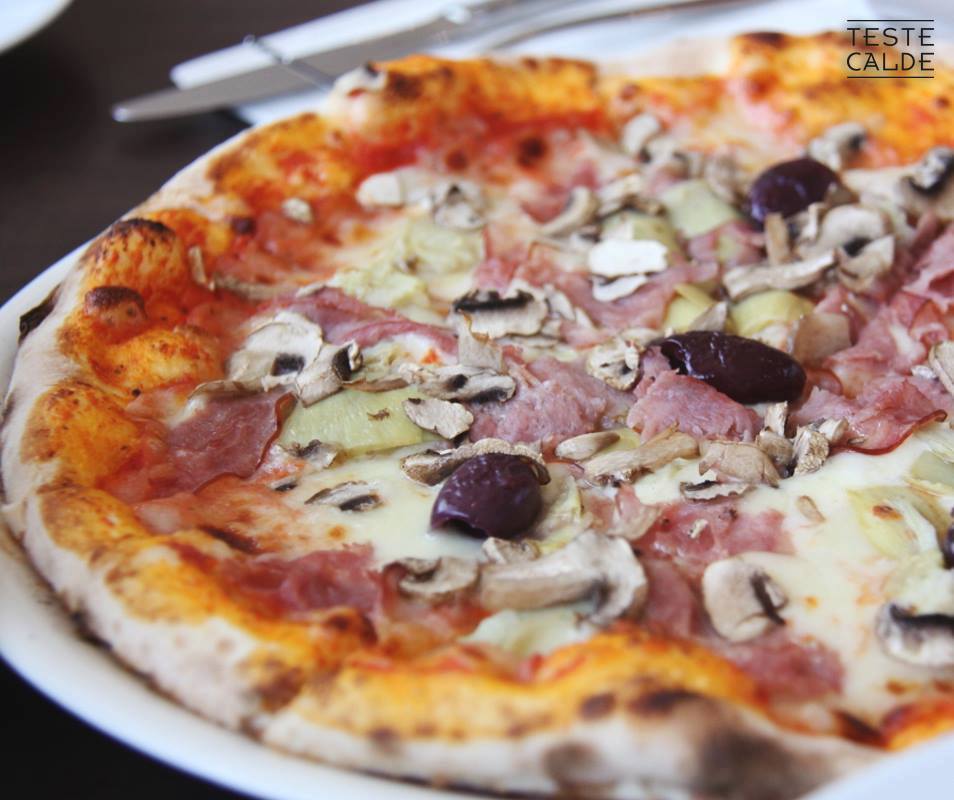 testecalde's tweet image. Programmi per questo sabato sera? Che ne dici di una #pizza fatta con amore dalle #testecalde? Ti aspettiamo!