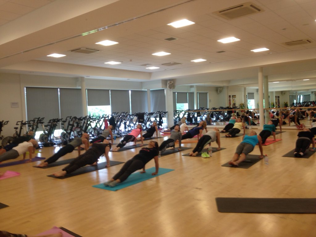 HAYLEYPENNECK's tweet photo. Brill reverse planks at Basildon Sporting Village , we can beat world record, just hold it for 7 hrs &amp; 59 mins more https://t.co/lYxYNYxhEP