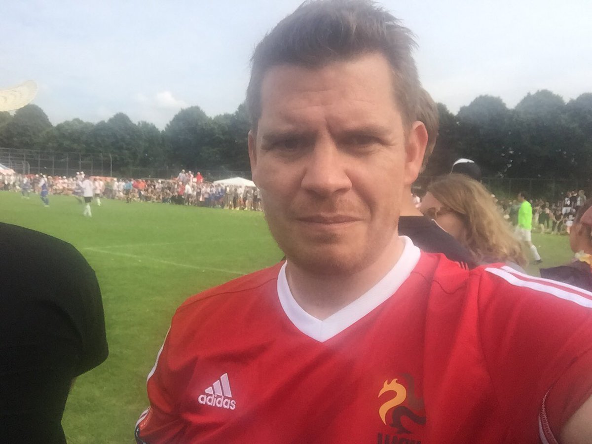 RaphaelBrinkert's tweet photo. Wenn Holland nicht zur EM fährt, fahren wir halt hin. @WFV_official #weloveallcolours @JungvMattsports @rolandboes https://t.co/fgSAP06TPN