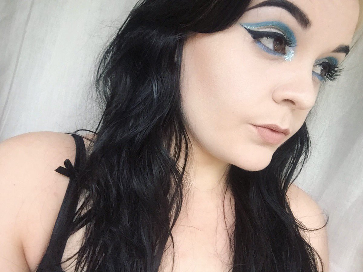 _Alex_Chapman's tweet image. #Mermaid cut crease wearing @Illamasqua #spiritpalette #illamafia @juliankynaston
