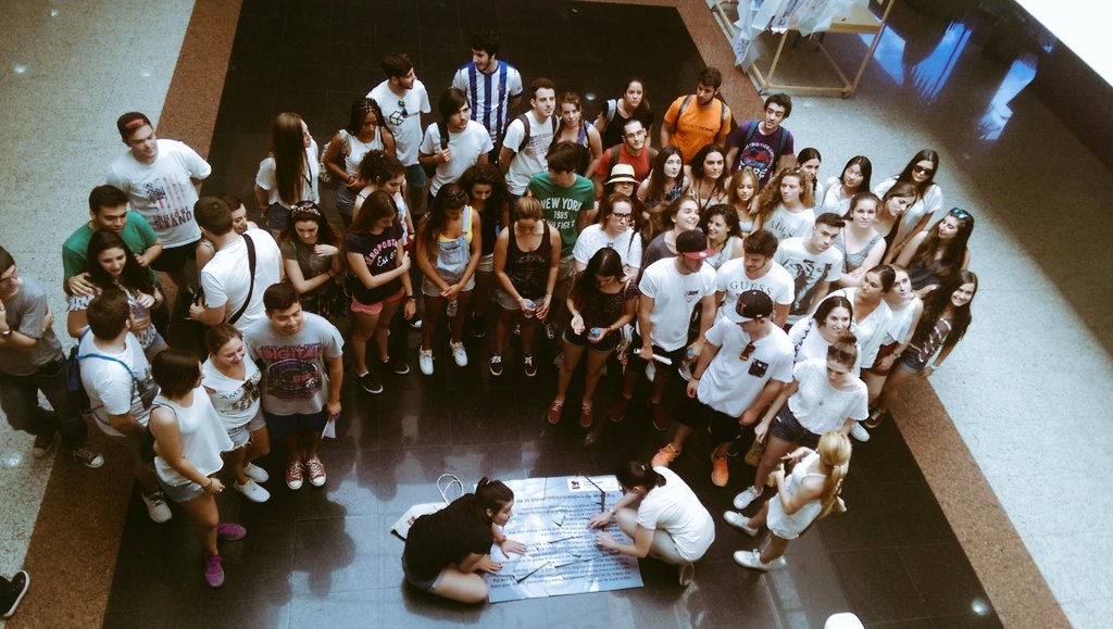 UEuropea's tweet photo. Los estudiantes del #TopProgramUE participan en el reto final del #MandelaChallengeUE. https://t.co/xvyTMdEVEJ