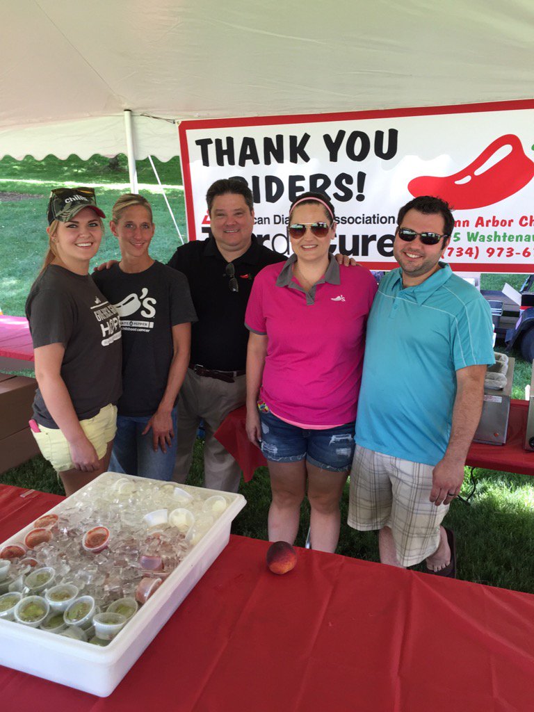Hemipowerfox's tweet photo. Carly, Heidi, Brooke, Branden and Todd serving up lunch for the Diabetes Tour de Cure!  #stopdiabetes#chilislove2020 https://t.co/2vyvVeUqA8