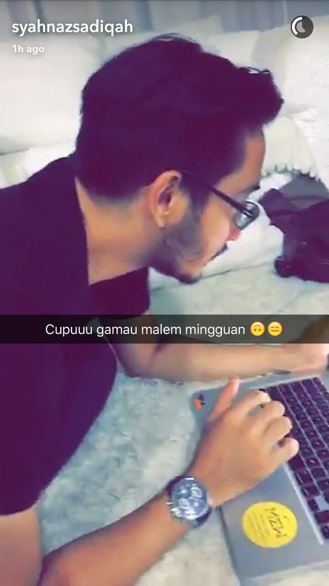 nadia_cita's tweet photo. Sabar ya teh, kak jeje nya masih mau kerja, ga bisa malem mingguan deh, wkwkwk 😂😂😂 https://t.co/8jBX60xJhK