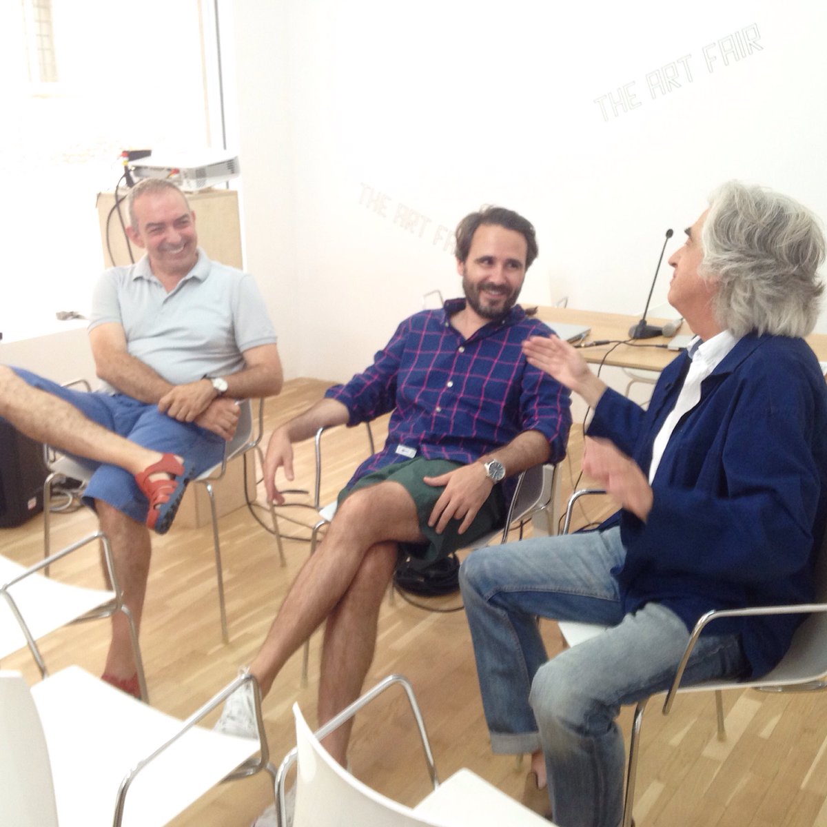 Acaba de comenzar la charla de coleccionistas con Alejandro Villalba y José María Lafuente.Modera Óscar Florit (L21)