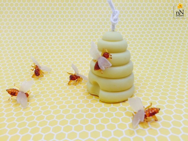 Don't you just love this bee hive candle? #Soy bit.ly/1UsdbFE