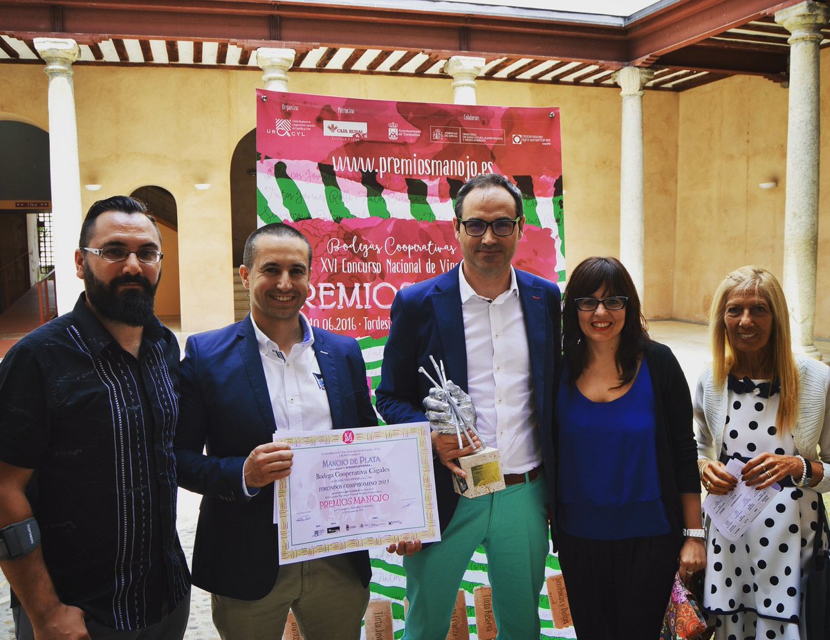 JesusPilar79's tweet photo. Disfrutando del Manojo de Plata de la @BodegaTorondos en @VisiTordesillas con @germedrano @urcacyl @premiosmanojo https://t.co/1ztXQLtxFV