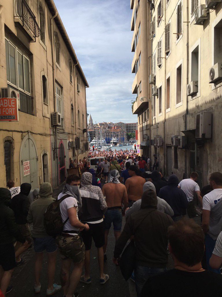 CkrnVZuXAAAksMu.jpg:large