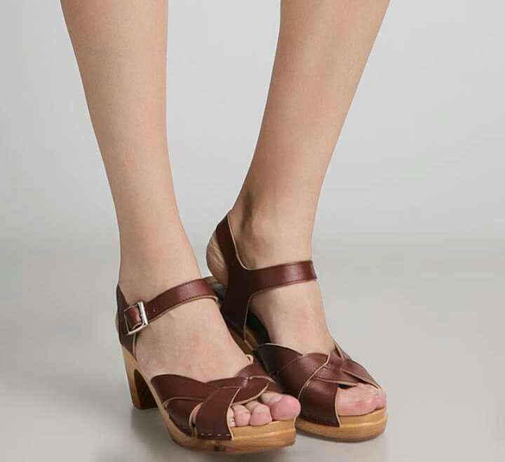 KloomClogs's tweet photo. new comer... CLEO in brown, black and white
woodensole 7cm + genuine cow leather
for order wa 085811187633 https://t.co/HOoWzTtGQE