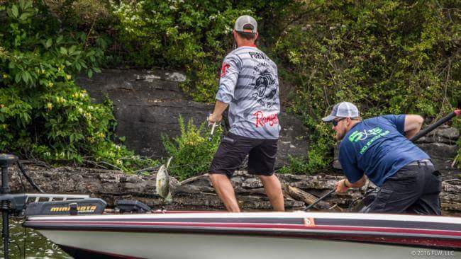 rodreelrepairgu's tweet photo. Brandon's Custom Built Rods &amp; Reel Repair Pro Staffer Michel Purvis #bass #bassfishing #feartherod @bayoubugjigs https://t.co/ynQCsgglTT