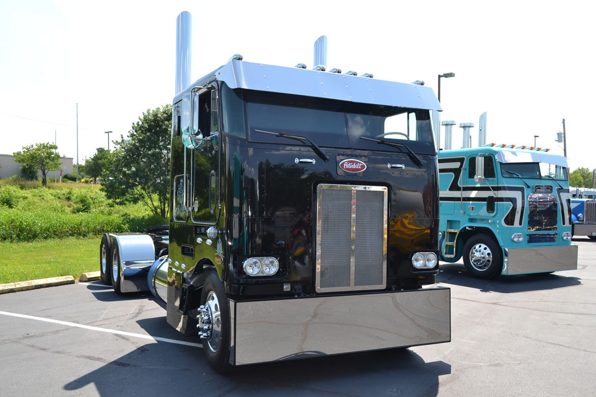 forthedriver's tweet photo. You want cabovers? Several #GiantsofJoplin are COEs. Check 'em out at @ShellRotella #SuperRigs. https://t.co/2L4axYwLbr
