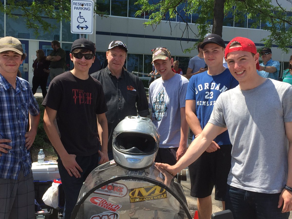 slhscience's tweet photo. Great looking design from the team @SouthLincolnHS but it also went a good distance! @dsbn #GoBears https://t.co/yAu9OvD6RL