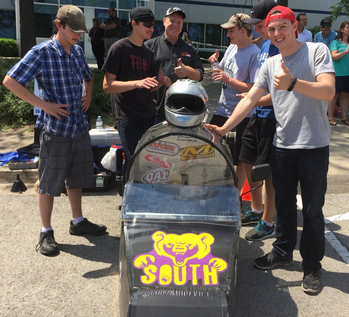 slhscience's tweet photo. Great looking design from the team @SouthLincolnHS but it also went a good distance! @dsbn #GoBears https://t.co/yAu9OvD6RL