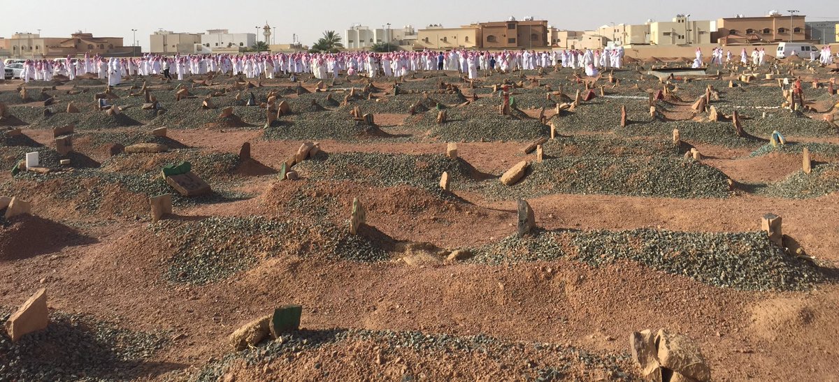 لـ ـو كانوا أحياء و نحن مكانهم لربما أغرقوووونا بالدعوات والصدقات ، ما بالنا ننساهُم !؟ اللهم أغفر لكل ميِت .