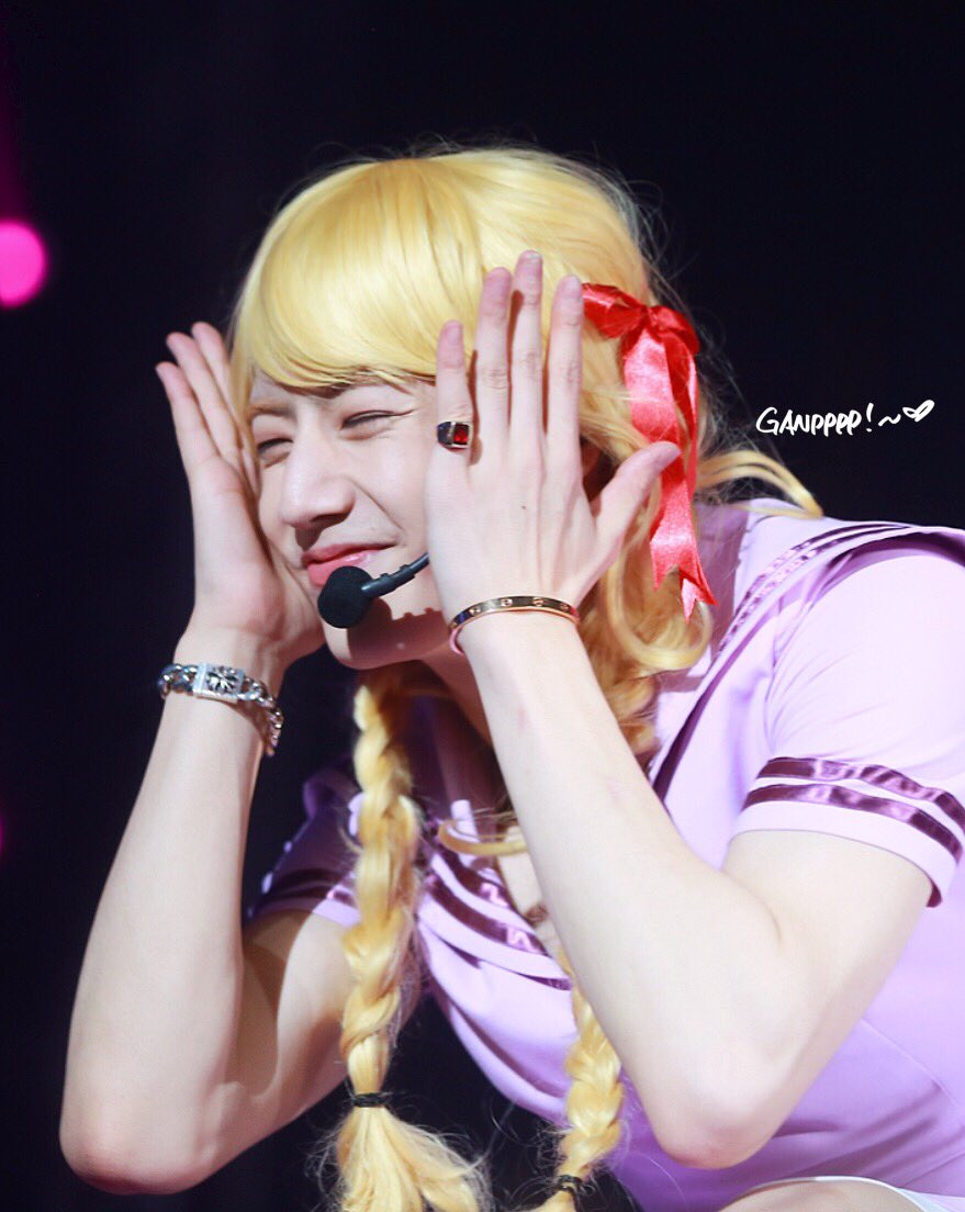 ganpppp's tweet photo. 160611 Fly in Bangkok #mark  #마크 #FlyinBangkok 언니최고얔ㅋㅋㅋㅋㅋ https://t.co/cVv8NMhf82