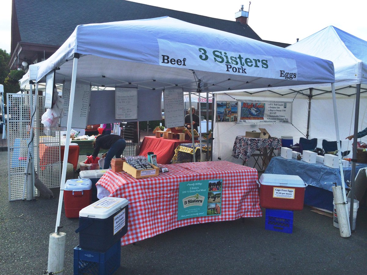 3SistersWI's tweet photo. Market day again! Maybe steak and sautéed vegetables for dinner on this breezy day? 😋#farmersmarket #shoplocal #Food https://t.co/QLJbiRF3Wg