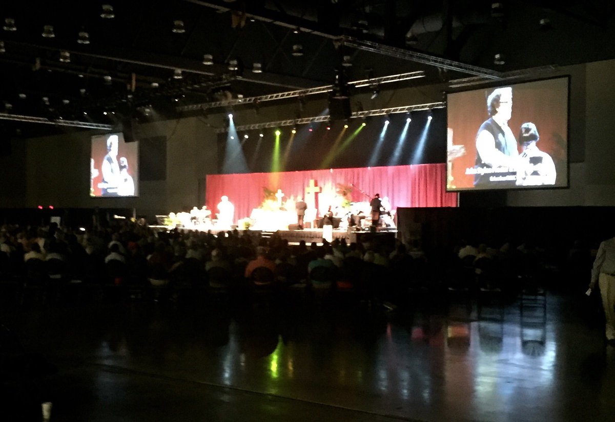 Lburdine's tweet photo. Tony and John at #msac16 #umcgenerosity bringing the message. @columbus_fumc @Mississippi_UMC https://t.co/hnlx8HQd2i